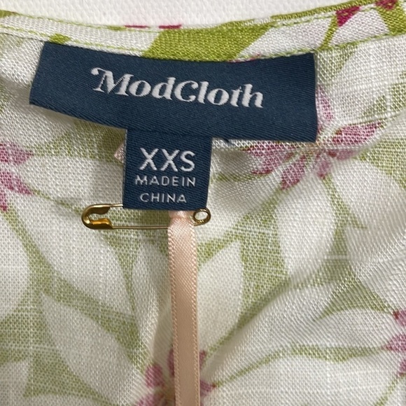 Mod Cloth Floral Linen Top - Picture 10 of 16